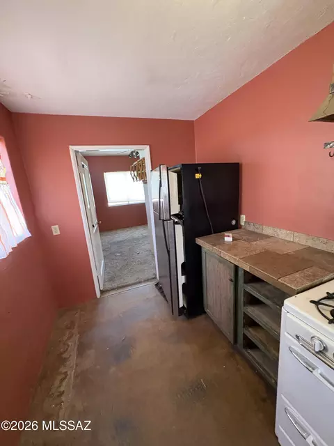 Kitchen - 1311 E Spring St, Tucson, AZ 85719 photo 9 of 11