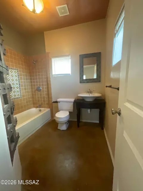 Bath - 1311 E Spring St, Tucson, AZ 85719 photo 2 of 4