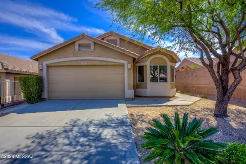 10923 S Lake Gambusi Dr, Vail, AZ 85641