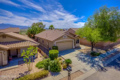 10923 S Lake Gambusi Dr, Vail, AZ 85641