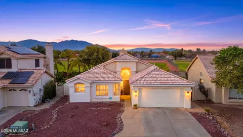 8192 N Torrey Pl, Tucson, AZ 85743