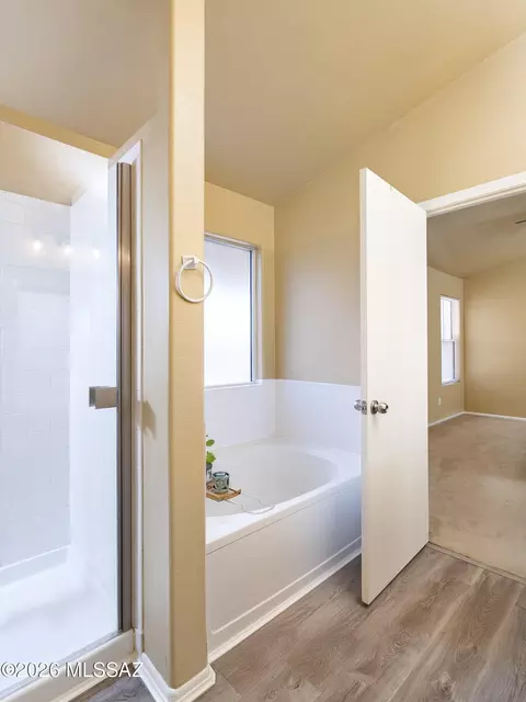 Bath - 9177 E Ironbark St, Tucson, AZ 85747 photo 2 of 3