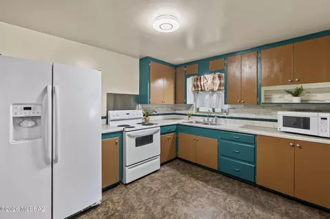 Kitchen - 4913 E Baker St, Tucson, AZ 85711 photo 3 of 3
