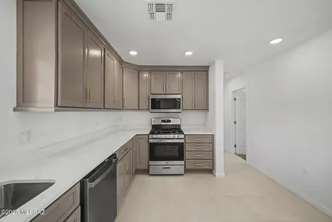 Kitchen - 2251 E Spring St, Tucson, AZ 85719 photo 5 of 6