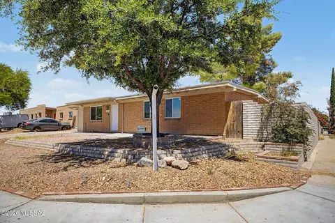 7841 E Longleaf Pl, Tucson, AZ 85730