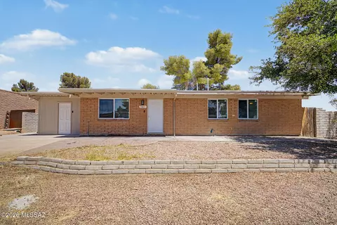 7841 E Longleaf Pl, Tucson, AZ 85730