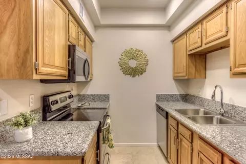 5750 N Camino Esplendora #114, Tucson, AZ 85718