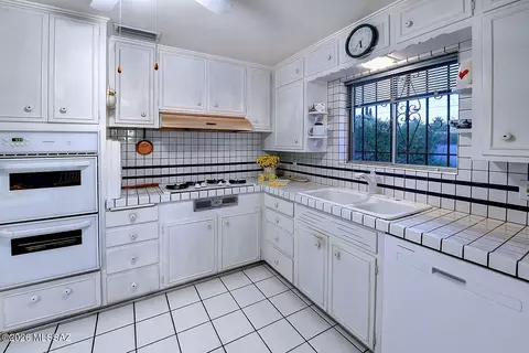Kitchen - 5924 E 3rd St, Tucson, AZ 85711 photo 3 of 3