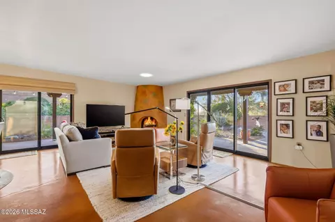 1915 W Hickory Hollow Ln, Tucson, AZ 85704