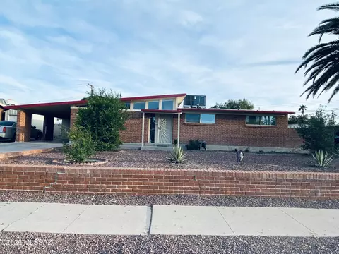 6736 E 17th St, Tucson, AZ 85710