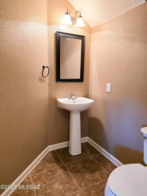 Bath - 13530 E Hampden Green Way, Vail, AZ 85641 photo 2 of 3