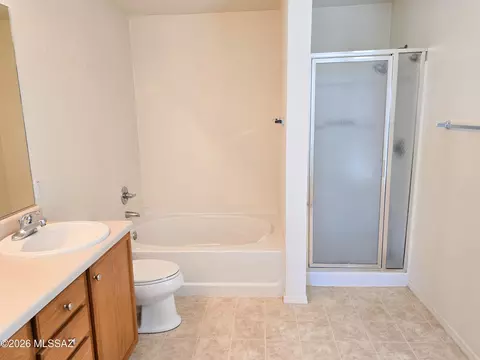 Bath - 13530 E Hampden Green Way, Vail, AZ 85641 photo 3 of 3