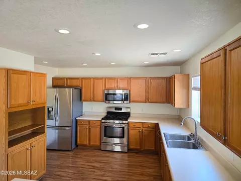 Kitchen - 13530 E Hampden Green Way, Vail, AZ 85641 photo 1 of 1