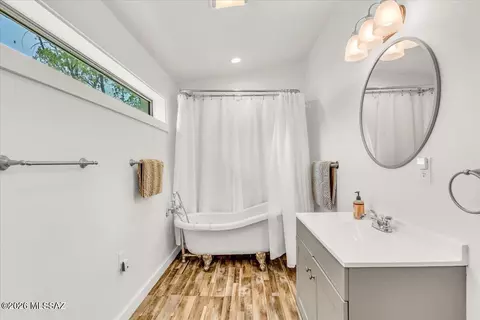 Bath - 277 290 Canelo Rd, Elgin, AZ 85611 photo 2 of 2