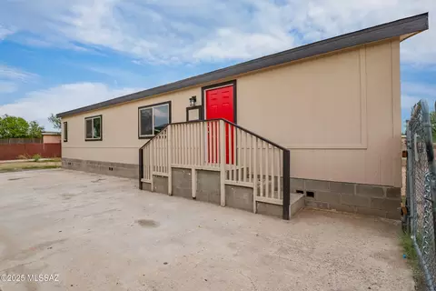744 W Simmons Rd, Tucson, AZ 85705