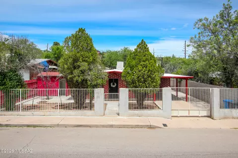 704 W Western Pl, Nogales, AZ 85621