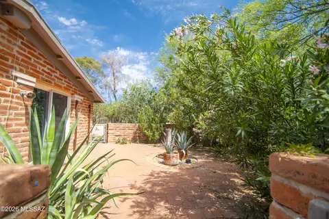 Exterior - 4130 E River Rd, Tucson, AZ 85718 photo 3 of 8