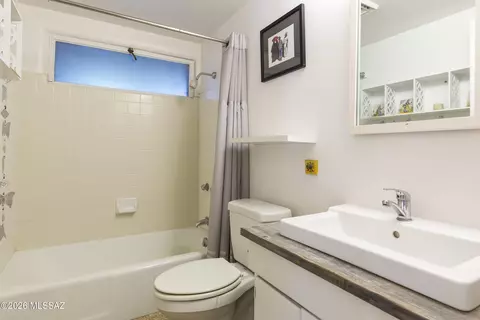 Bath - 4130 E River Rd, Tucson, AZ 85718 photo 2 of 4