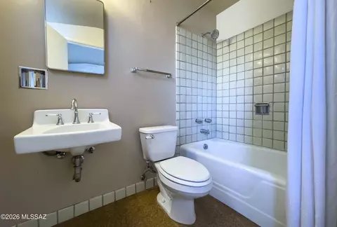 Bath - 4130 E River Rd, Tucson, AZ 85718 photo 3 of 4