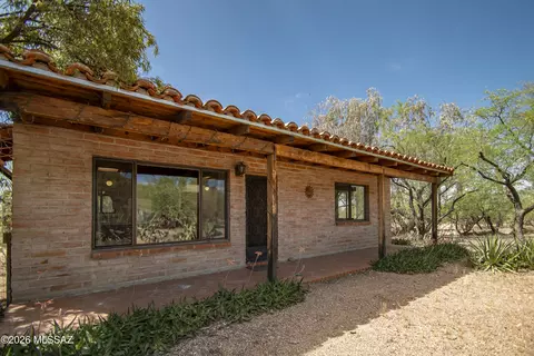 Exterior - 4130 E River Rd, Tucson, AZ 85718 photo 7 of 8