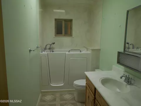 Bath - 894 S Post Rd, Benson, AZ 85602 photo 1 of 5