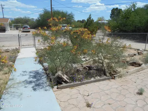 Exterior - 894 S Post Rd, Benson, AZ 85602 photo 7 of 10