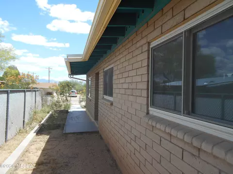 Exterior - 894 S Post Rd, Benson, AZ 85602 photo 9 of 10