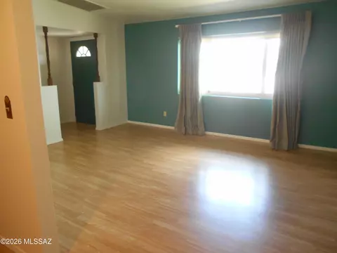 Living - 894 S Post Rd, Benson, AZ 85602 photo 3 of 4