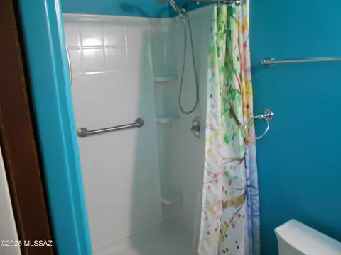 Bath - 894 S Post Rd, Benson, AZ 85602 photo 4 of 5