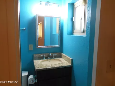 Bath - 894 S Post Rd, Benson, AZ 85602 photo 3 of 5