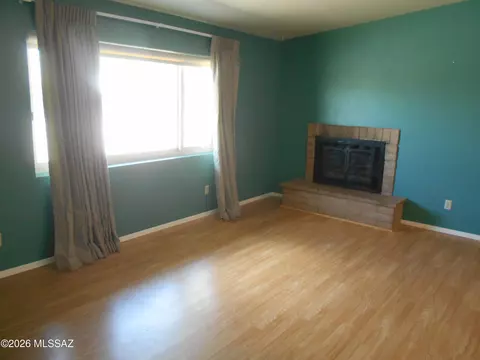 Living - 894 S Post Rd, Benson, AZ 85602 photo 2 of 4