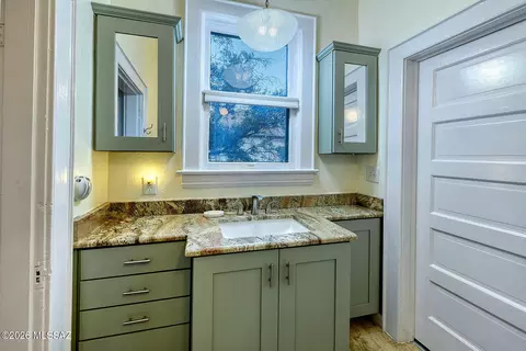 Bath - 528 E 2nd St, Tucson, AZ 85705 photo 1 of 4