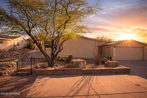 2161 S Flying Q Ln, Tucson, AZ 85713