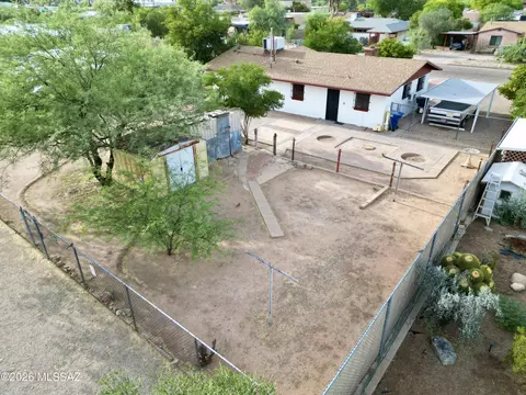 Exterior - 1038 E Blanton Dr, Tucson, AZ 85719 photo 2 of 4