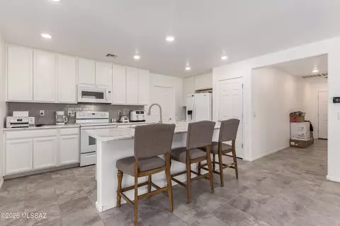 8569 W Amazilia Pl, Tucson, AZ 85757