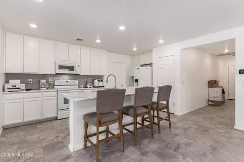 8569 W Amazilia Pl, Tucson, AZ 85757