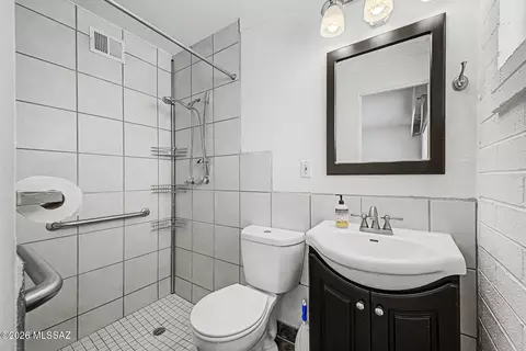 Bath - 6282 E 33rd St, Tucson, AZ 85711 photo 1 of 2