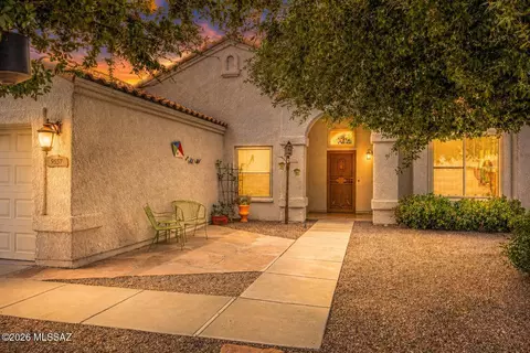 9557 N Elan Ln, Tucson, AZ 85742