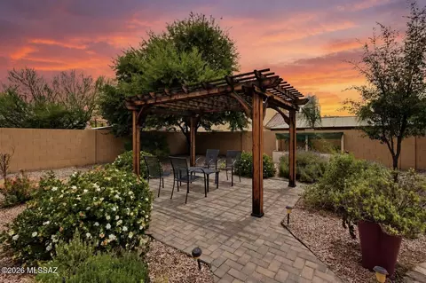 715 W Camino Curvitas, Sahuarita, AZ 85629