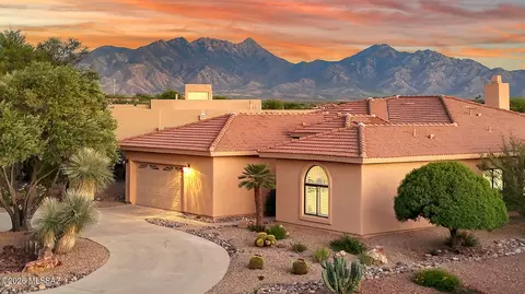 810 E Josephine Canyon Dr, Green Valley, AZ 85614