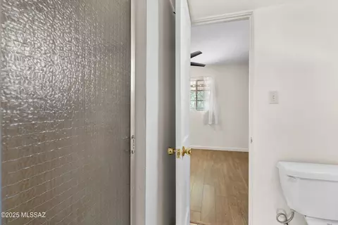 Bath - 4858 E Cooper St, Tucson, AZ 85711 photo 2 of 3