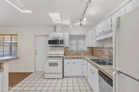 Kitchen - 4858 E Cooper St, Tucson, AZ 85711 photo 2 of 3