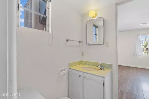 Bath - 4858 E Cooper St, Tucson, AZ 85711 photo 3 of 3