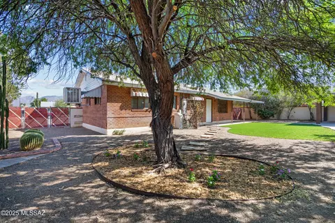 Exterior - 4858 E Cooper St, Tucson, AZ 85711 photo 4 of 7