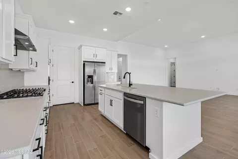 Kitchen - 14736 E Sands Ranch Rd, Vail, AZ 85641 photo 2 of 3
