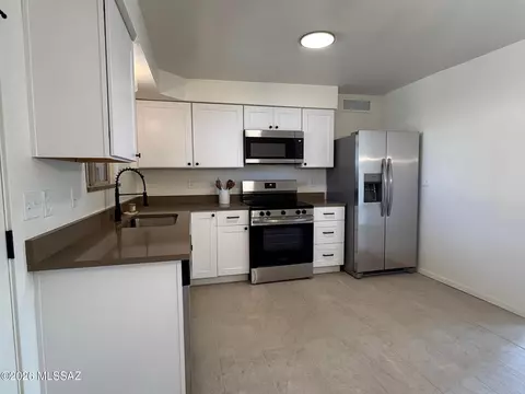 Kitchen - 7131 E 38th St, Tucson, AZ 85730 photo 2 of 3