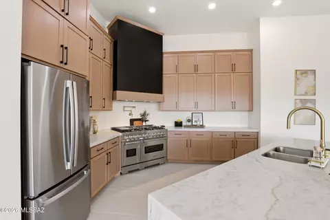 Kitchen - 14527 E Sands Ranch Rd, Vail, AZ 85641 photo 5 of 7
