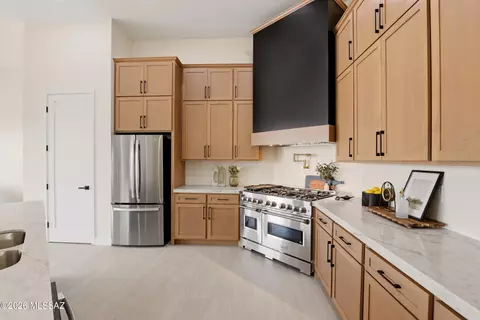Kitchen - 14527 E Sands Ranch Rd, Vail, AZ 85641 photo 6 of 7