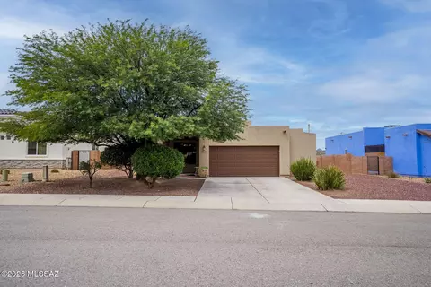 1096 Vista De Los Alamos, Rio Rico, AZ 85648