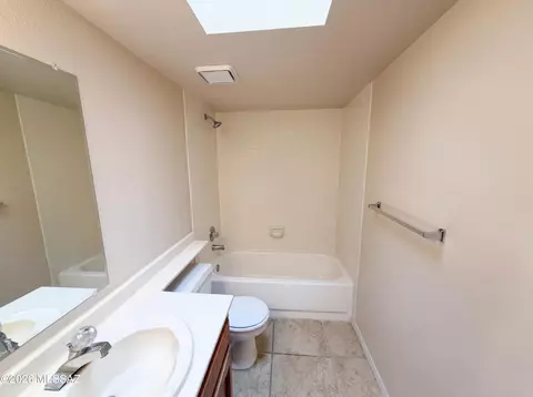 Bath - 1200 E River Rd #C37, Tucson, AZ 85718 photo 3 of 4
